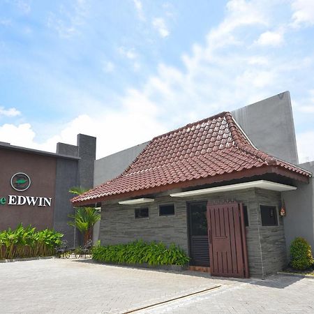Hotel The Edwin Syariah à Ngabean Extérieur photo